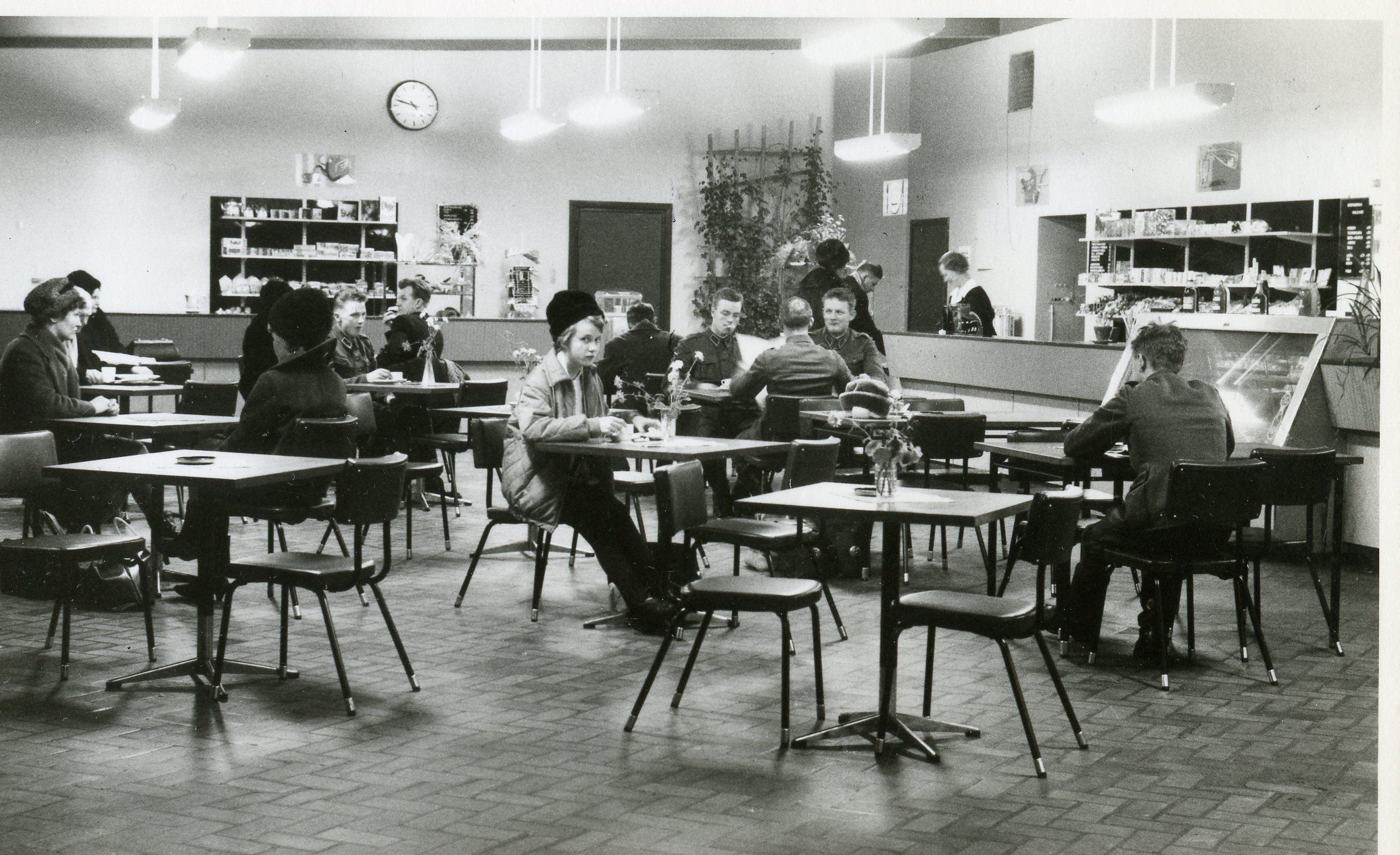Haapamäen asemaravintola n 1950-60-luvulla